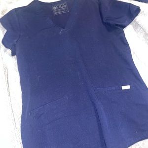 FIGS 3 pocket scrub top
